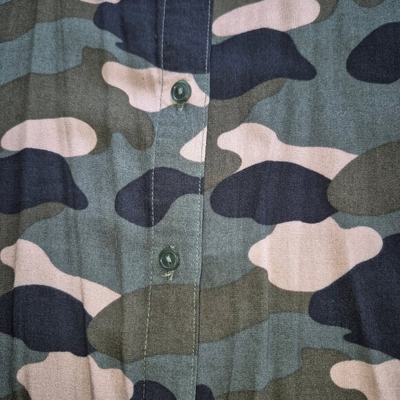 H&M Divided camo light button up shirt - Picture 4 of 9